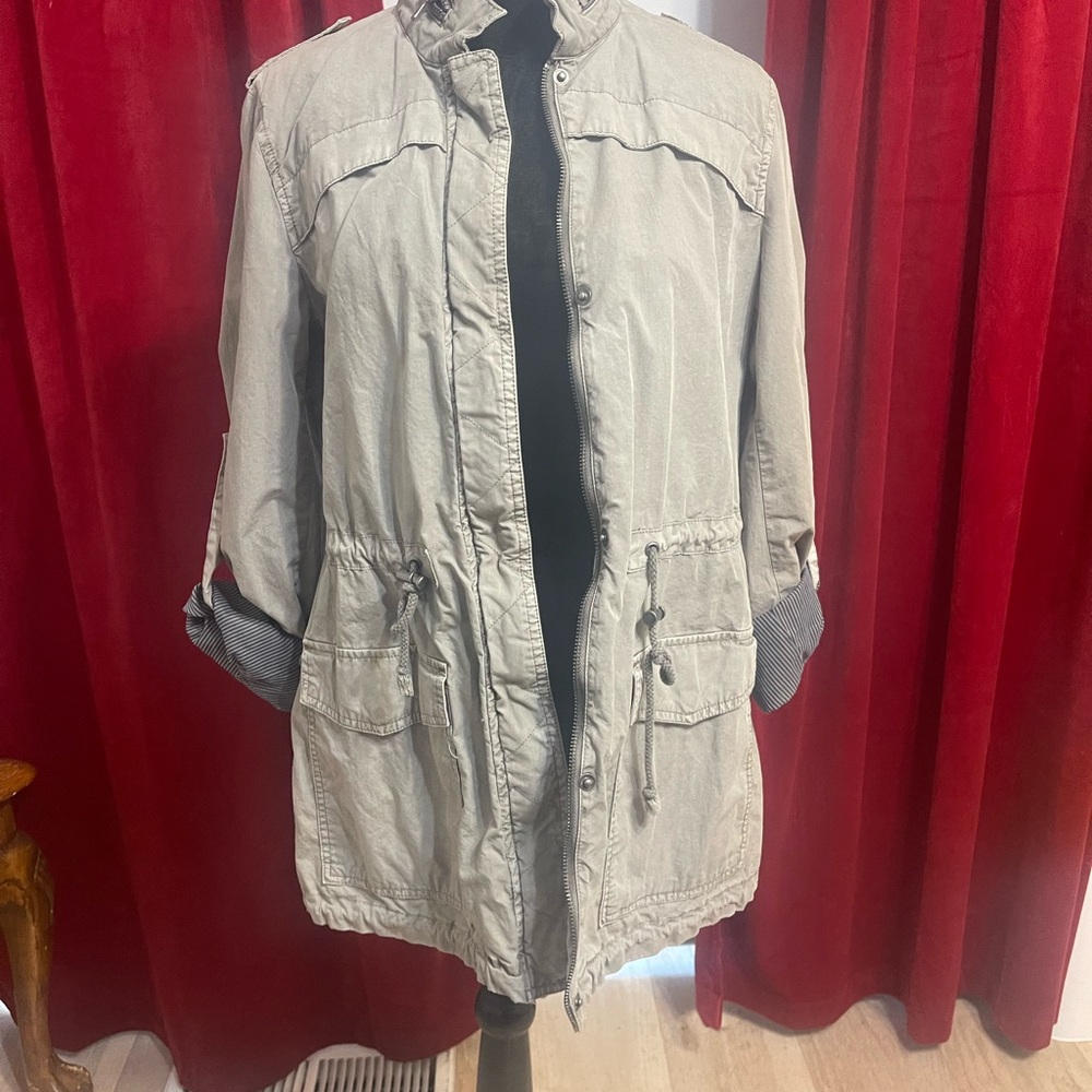 Levi's Stylish Women's Utility Jacket in Tan - Picture 4 of 5
